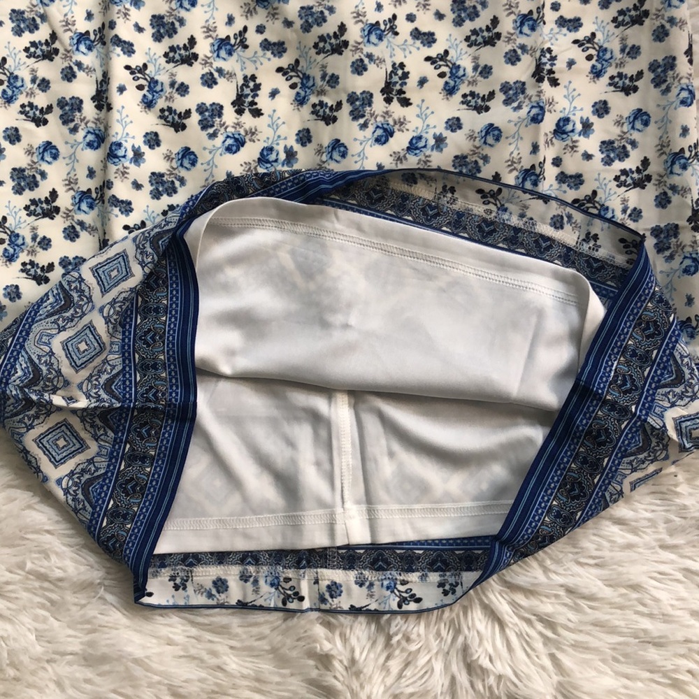 Lulu’s NWT Let’s Travel The World White Floral Print Shift Dress 💙 - Picture 9 of 12